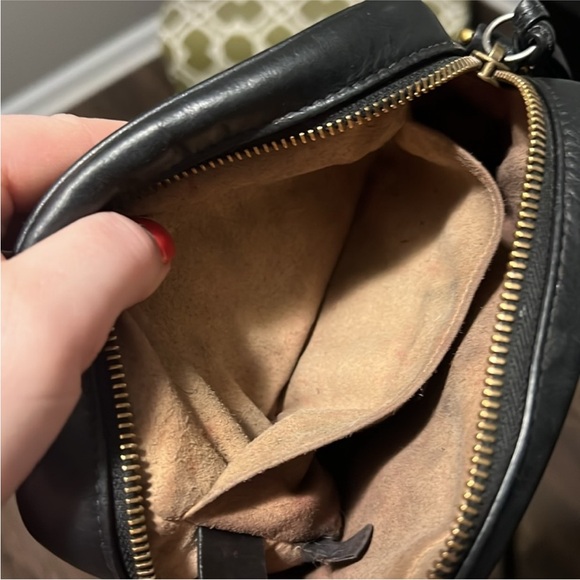 Gucci Black Quilted Leather Crossbody Bag - Picture 11 of 13